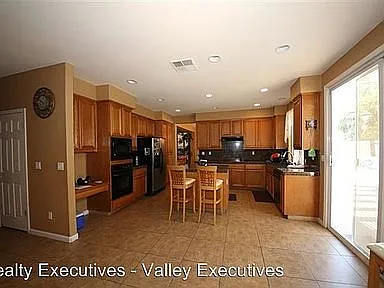 5 bed, 3133 sqft, $3,495 — Photo 3