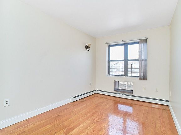 5th image of 1687 Banyer Pl APT 3B
