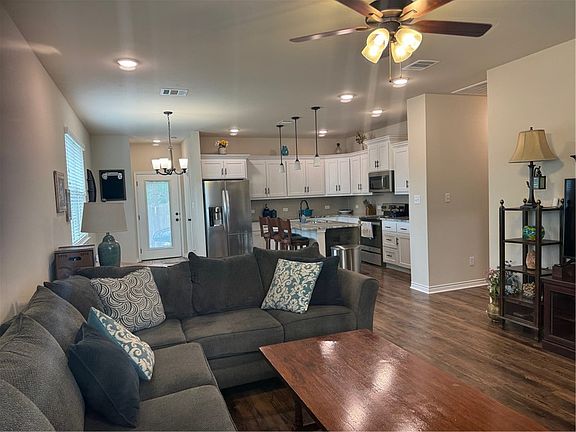 4th image of 405 Marble Falls Dr
