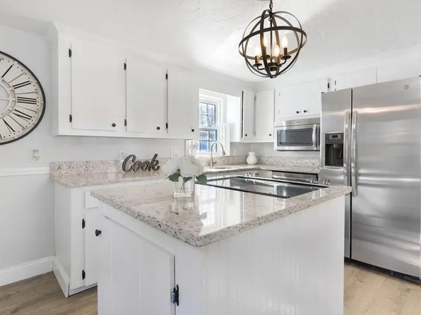 14 Barquentine Dr, Plymouth, MA 02360