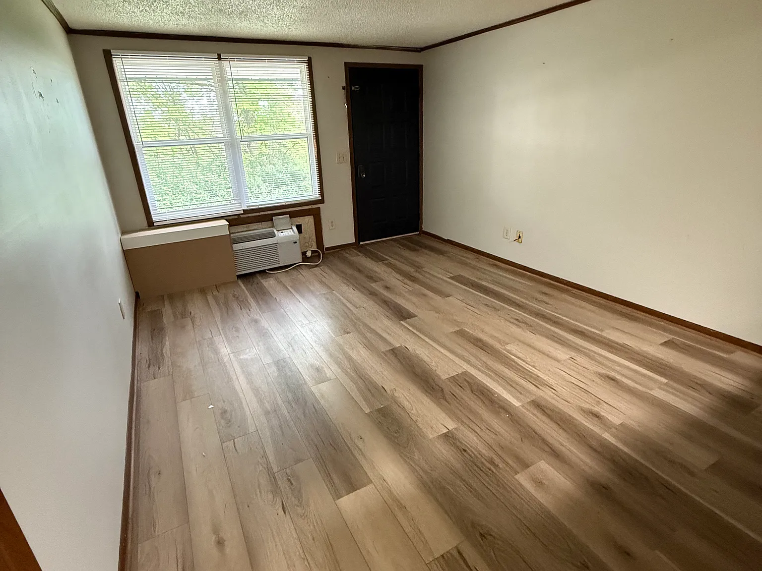 1 bed, $695 — Photo 2
