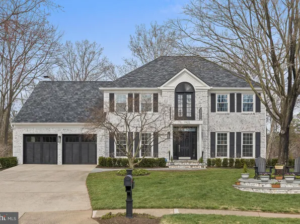 11922 Winstead Ln, Reston, VA 20194