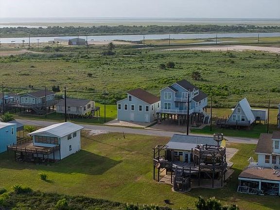 4th image of 207 Beachfront Dr
