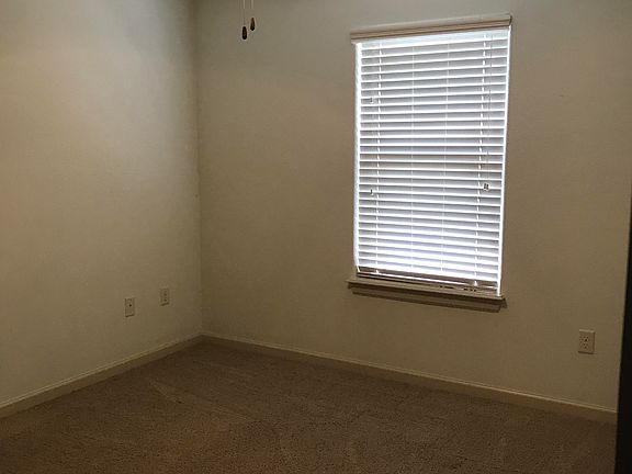 4th image of 450 Ravenna Dr