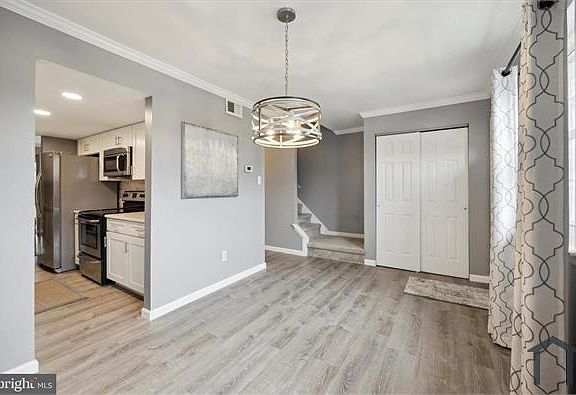 3rd image of 216 Holly Dr