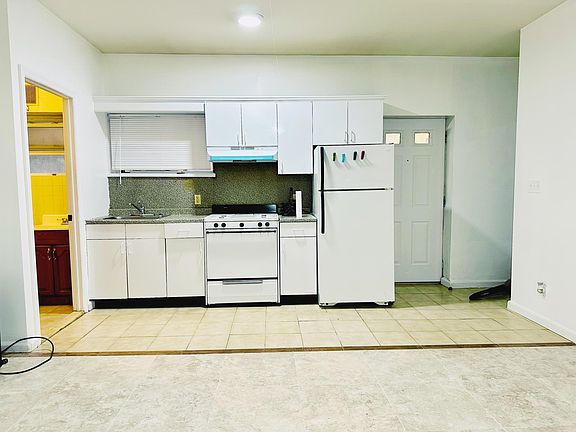 3rd image of 239 E 235th St