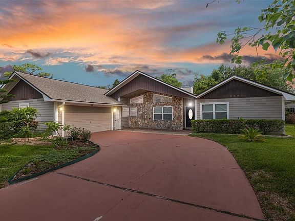 2nd image of 825 Park Ct
