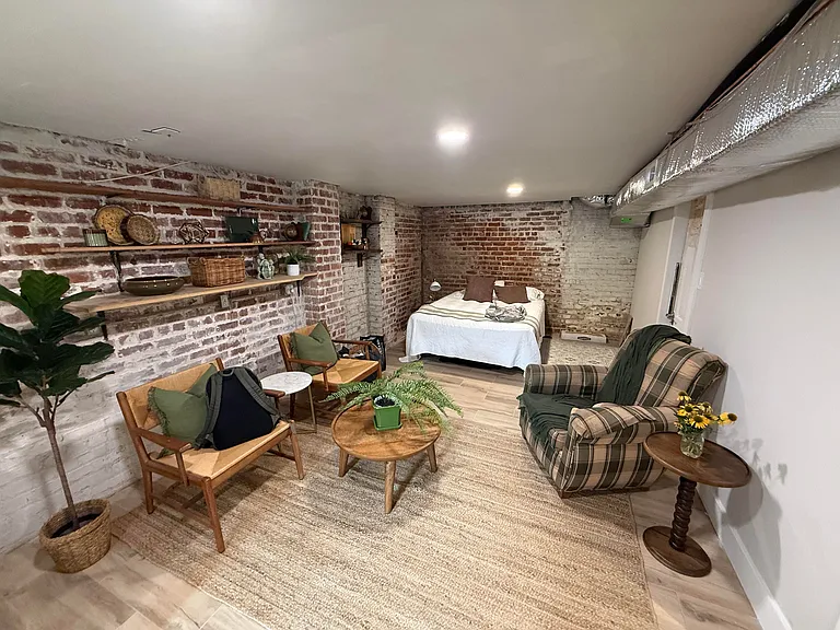 2905 Parkwood Ave #BASEMENT — Photo 2