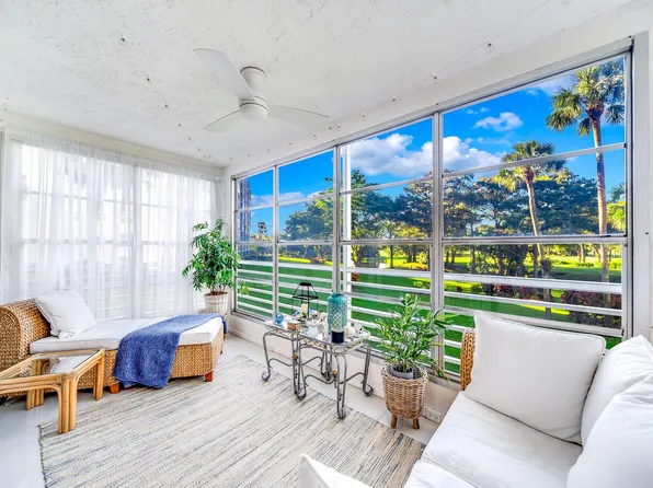 625 Oaks Drive #207, Pompano Beach, FL 33069