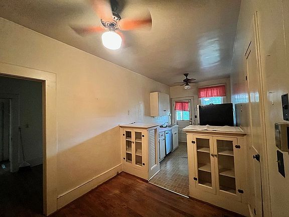 5th image of 2408 Monroe St