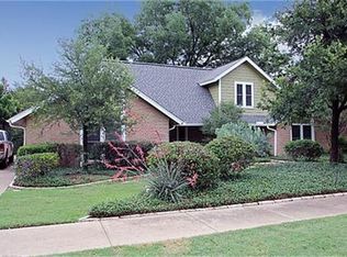 400 Macarthur Ct, Irving, TX 75061