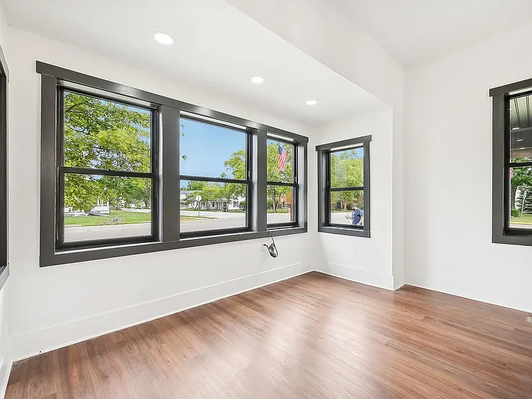 76 Market St — Photo 11