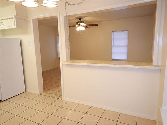 5th image of 104 W Moore St
