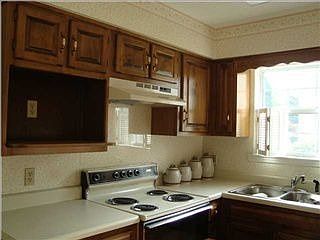 4th image of 1271 Greenbrook Ln