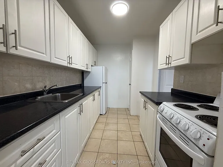 363 Lakeshore Rd E #504 — Photo 4