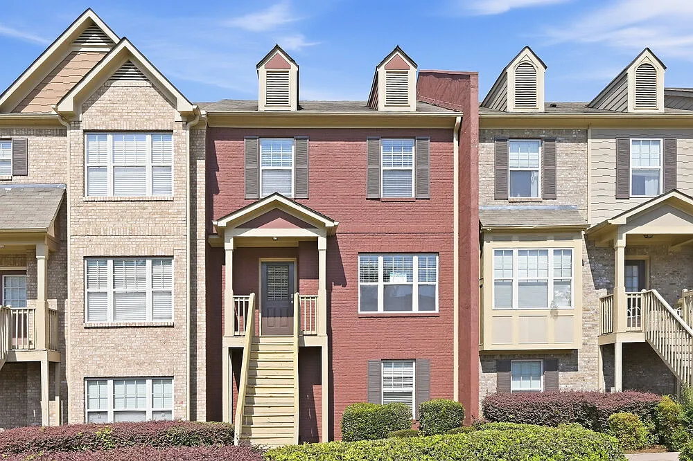 3 bed, 2.5 bath, 1905 sqft, $2,200 — Photo 1