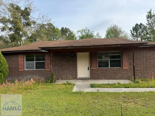 222 Deerwood Dr, Hinesville, GA 31313