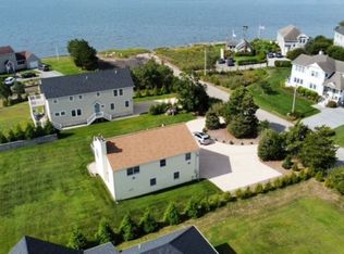 7 Corwin Ln, Hampton Bays, NY 11946