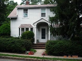 271 Schenck Ave, Great Neck, NY 11021