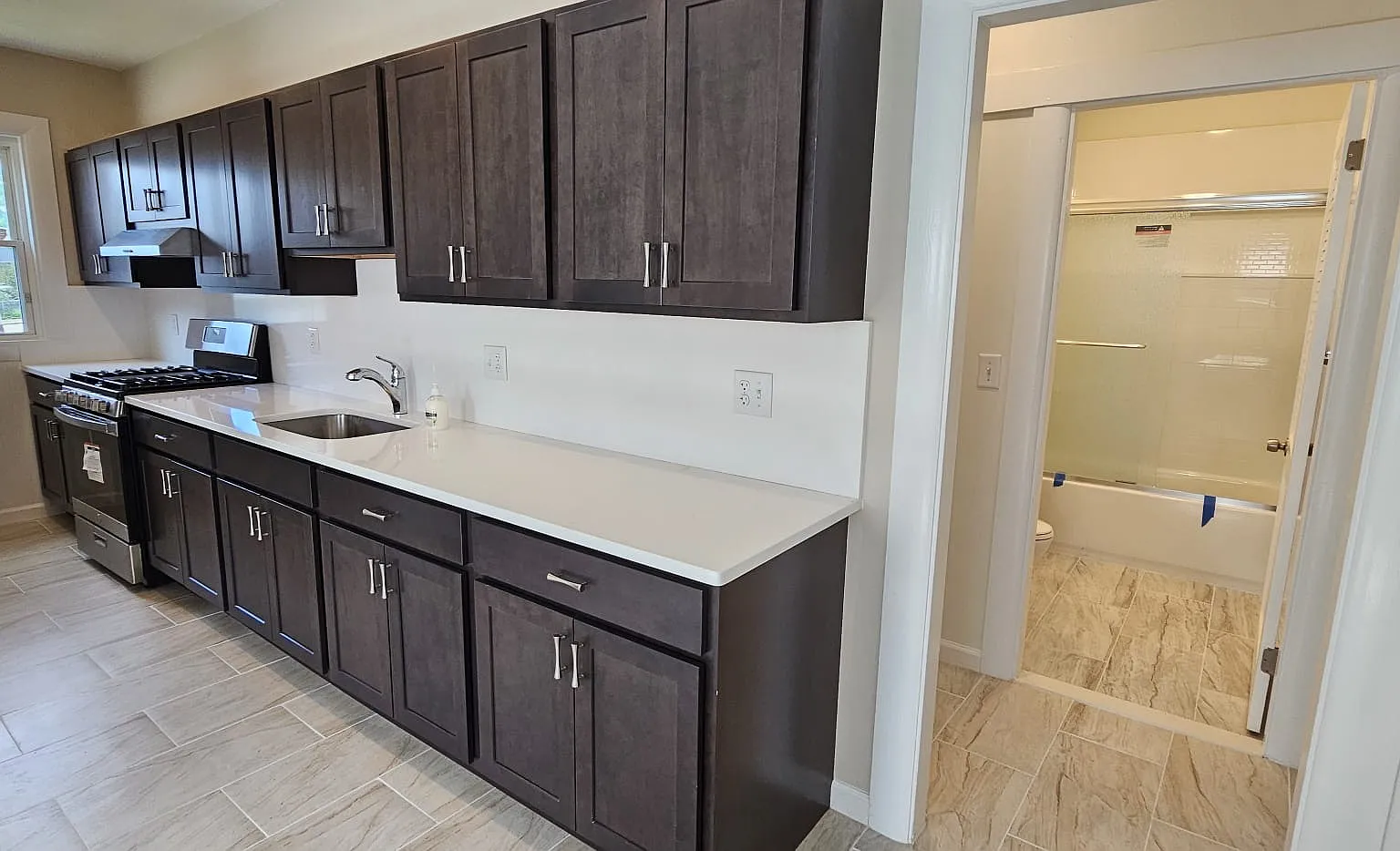 3 bed, 1250 sqft, $2,900 — Photo 4