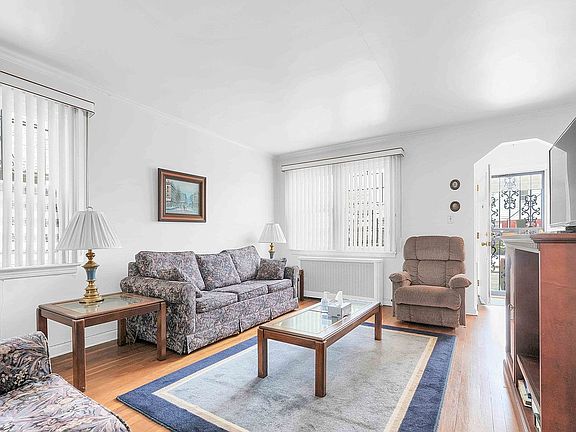5th image of 10919 222nd St