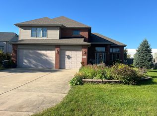 9720 Witham Ln, Woodridge, IL 60517