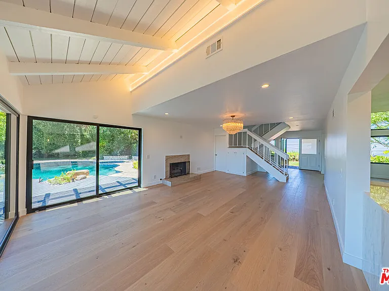 13302 Mulholland Dr — Photo 15