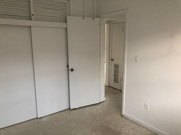 4th image of 1090 NW 27th Ct