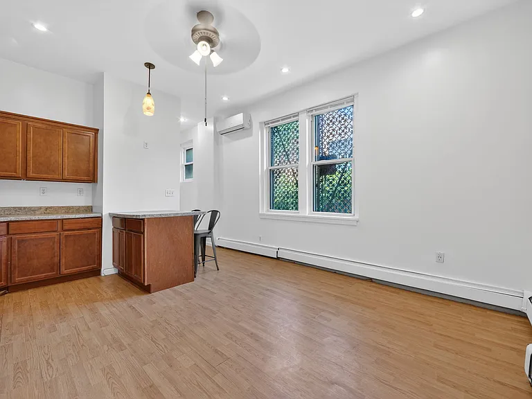 40 Maple St #4 — Photo 3