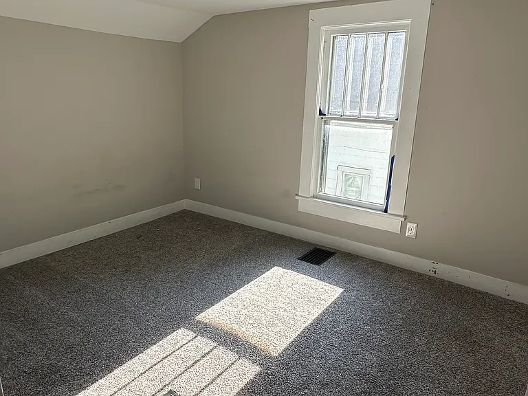 Upstairs bedroom 2