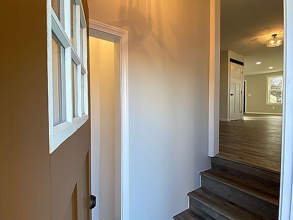 4th image of 137 Greymont Ave