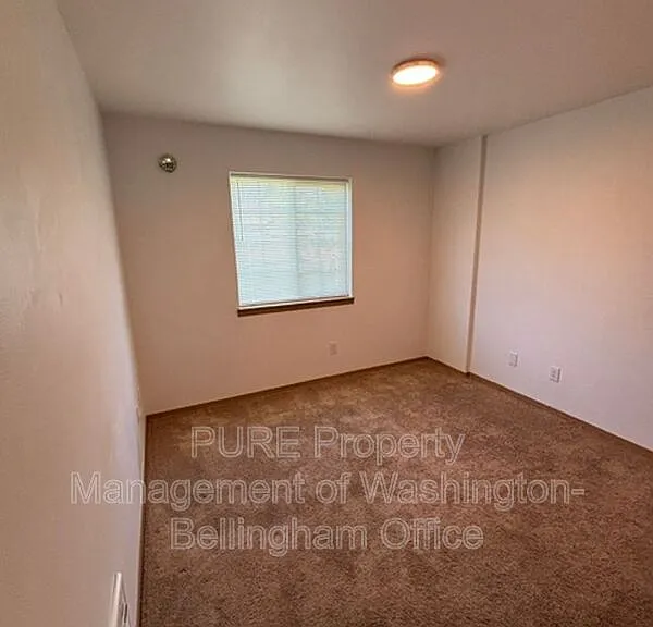 2427 Michigan St — Photo 7