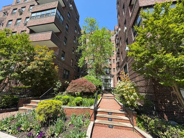 69-40 Yellowstone Boulevard image 13 of 14