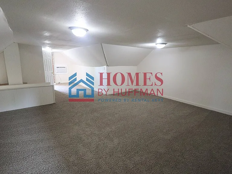 1319 Uhlhorn St — Photo 16