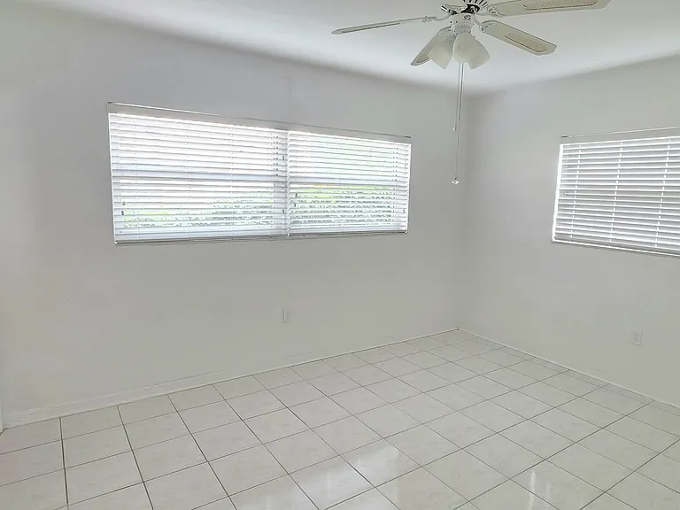 1415 Genoa St — Photo 16