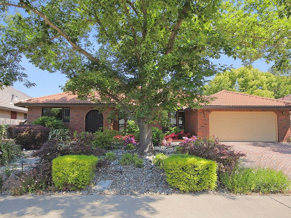 1st image of 419 Deer River Way