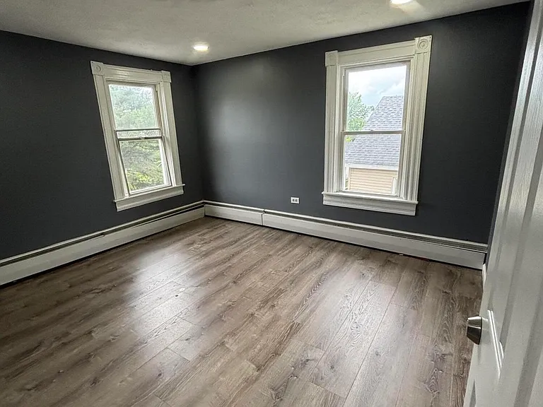 1392 Main St — Photo 5