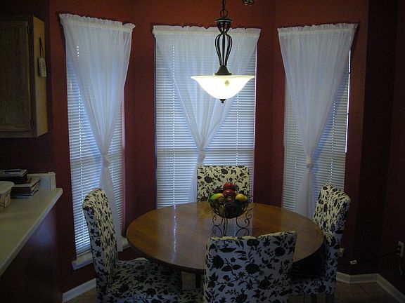 5th image of 619 Royale Dr