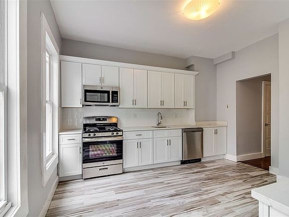 4th image of 237 Clinton Ave