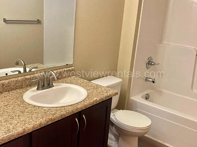 200 E Maple St — Photo 162