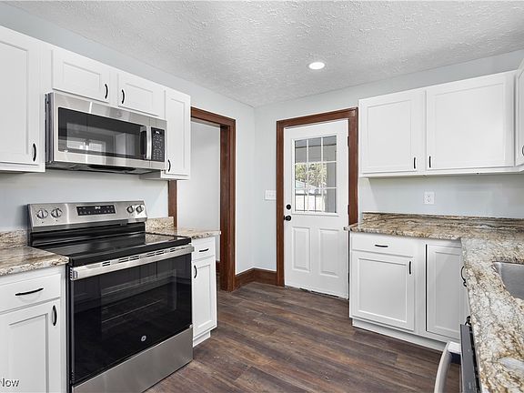 5th image of 884 Lexington Ave
