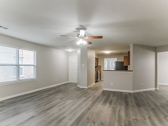3rd image of 4843 Fair Oak Dale Ln