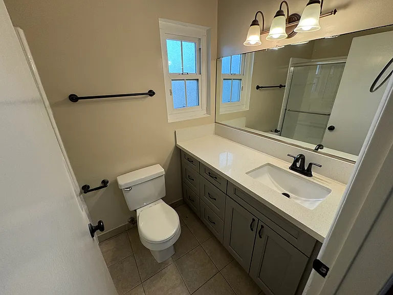 Large and Refurbished and Comfortable Units — Photo 14
