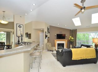 9267 S 51st St #502, Franklin, WI 53132