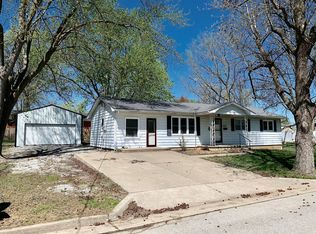 302 W Deblee Dr, California, MO 65018