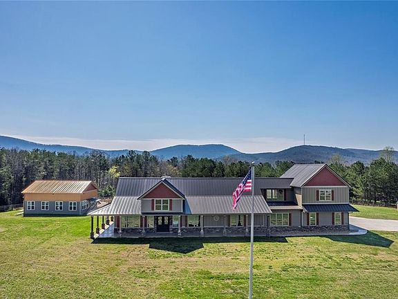 3rd image of 15 Lauren Ln