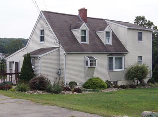 224 Larkspur Cir, Mount Pleasant, PA 15666