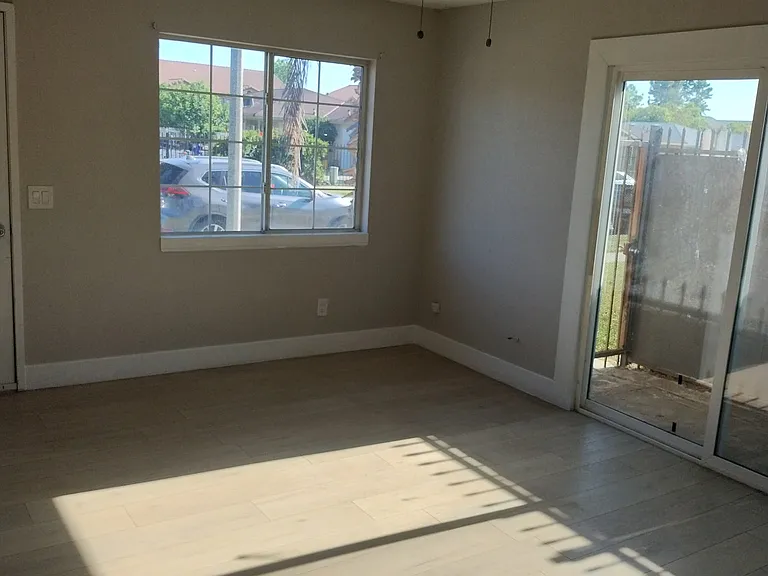 560 W Shamrock St #A — Photo 9