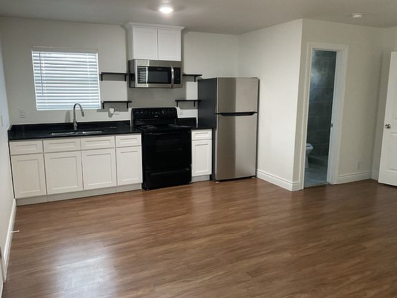 4th image of 114 Canadian St Unit B