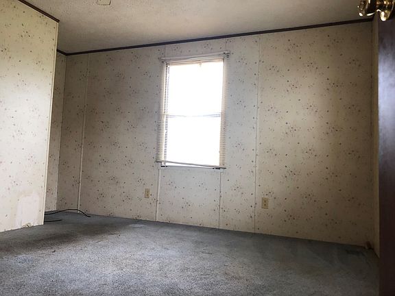 5th image of 833 Scott Dr